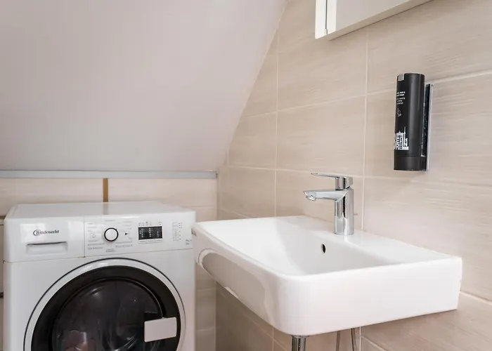 2 Bedroom In Convinient Location Lägenhet